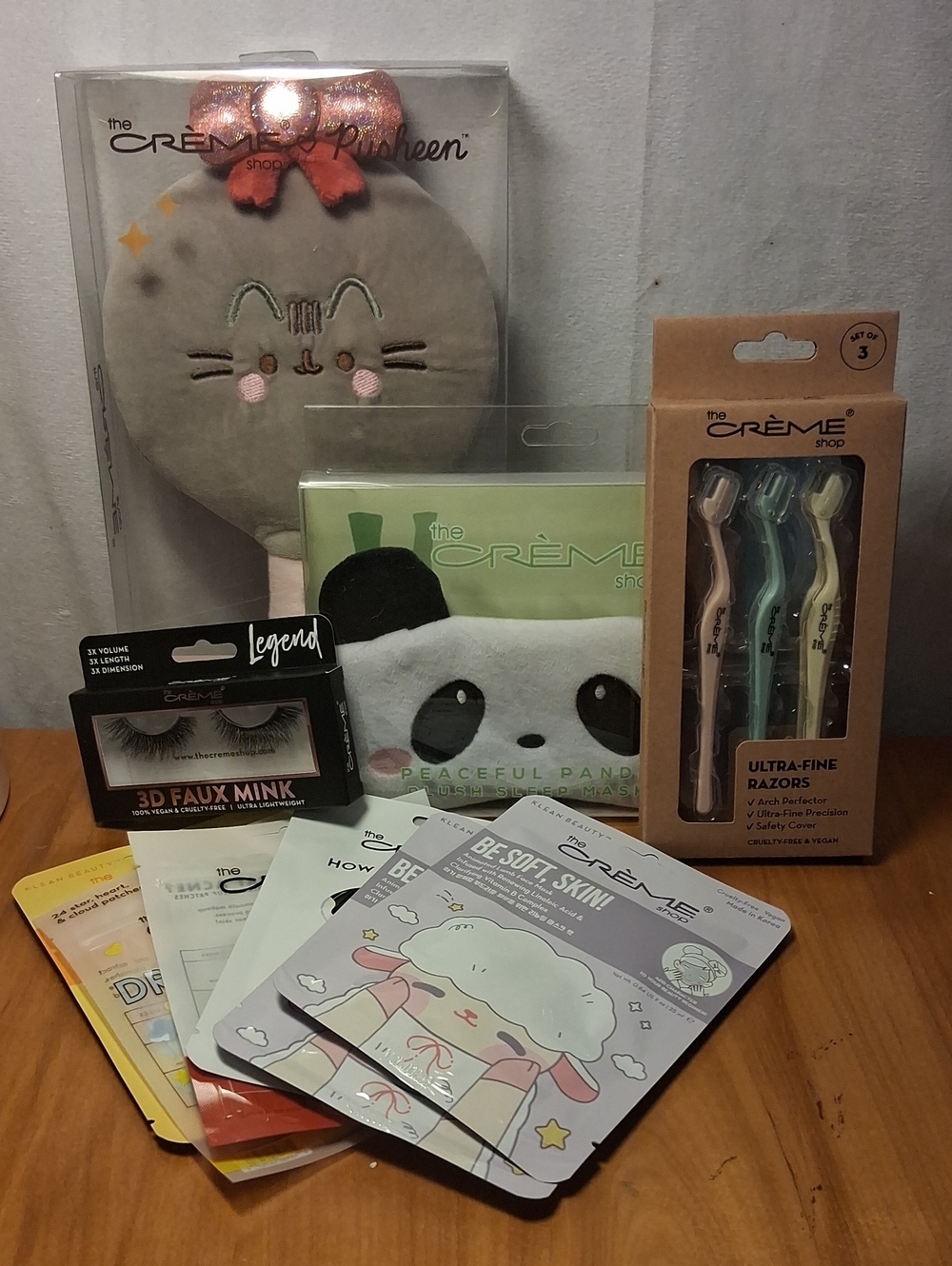 The Creme Shop Skincare Beauty Bundle Pusheen